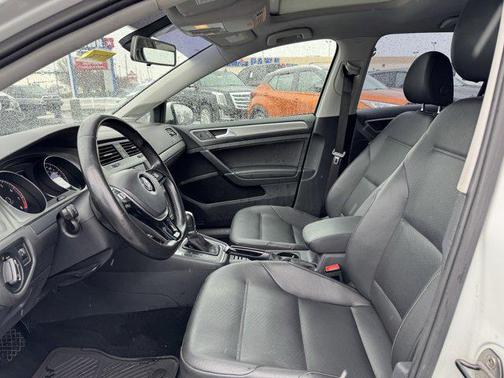 2016 Volkswagen Golf TSI SE 4-Door