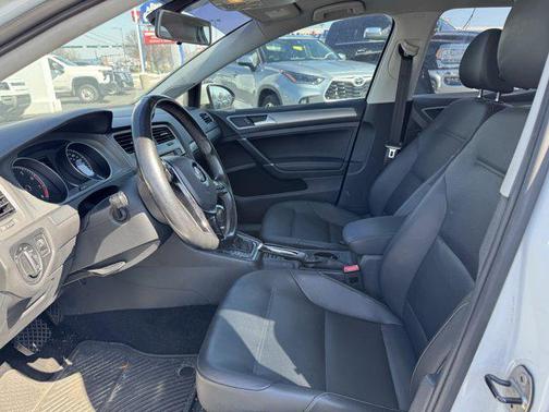 2016 Volkswagen Golf TSI SE 4-Door