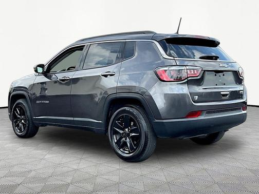 Granite Crystal Metallic Clearcoat 2022 Jeep Compass Latitude
