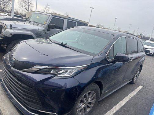 2021 Toyota Sienna XLE 7 Passenger