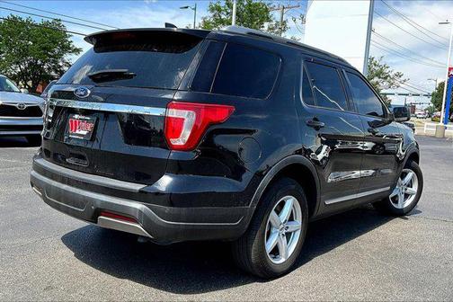 Agate Black Metallic 2019 Ford Explorer XLT