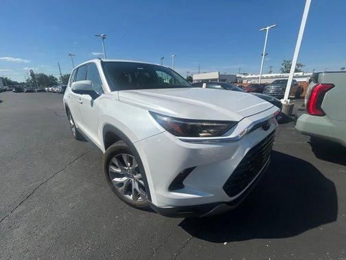 Pearl 2024 Toyota Grand Highlander XLE
