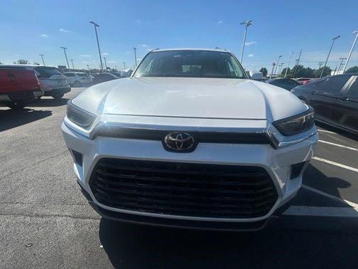 Pearl 2024 Toyota Grand Highlander XLE