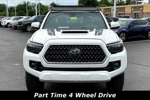 Super White 2018 Toyota Tacoma TRD Sport