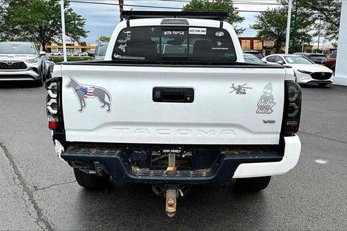 Super White 2018 Toyota Tacoma TRD Sport