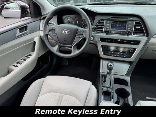 2016 Hyundai SONATA Hybrid SE