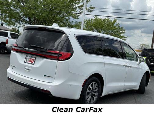 2022 Chrysler Pacifica Hybrid Touring L
