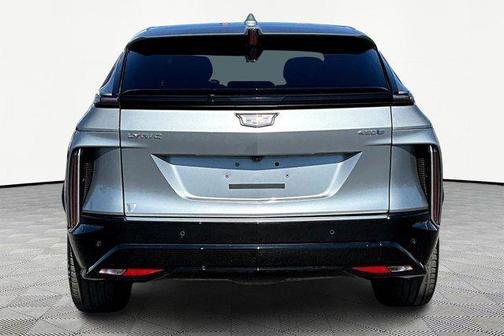 Argent Silver Metallic 2024 Cadillac LYRIQ Tech