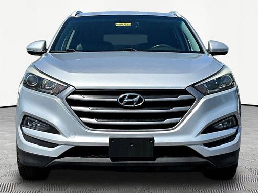Molten Silver 2017 Hyundai TUCSON SE Plus