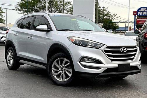 Molten Silver 2017 Hyundai TUCSON SE Plus