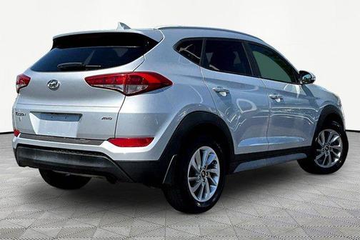 Molten Silver 2017 Hyundai TUCSON SE Plus