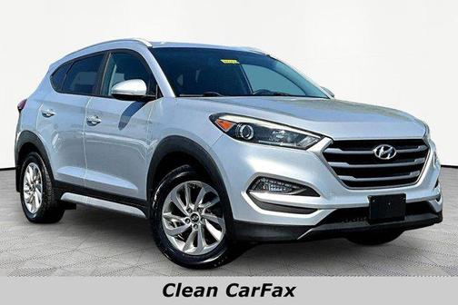 Molten Silver 2017 Hyundai TUCSON SE Plus
