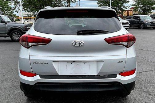 Molten Silver 2017 Hyundai TUCSON SE Plus