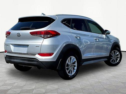 Molten Silver 2017 Hyundai TUCSON SE Plus