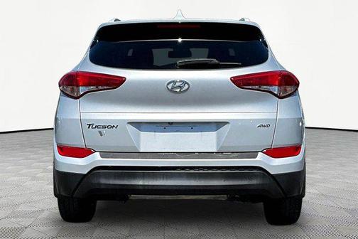 Molten Silver 2017 Hyundai TUCSON SE Plus