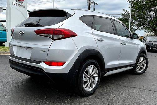 Molten Silver 2017 Hyundai TUCSON SE Plus