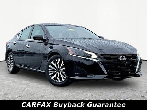 Super Black 2025 Nissan Altima SV FWD