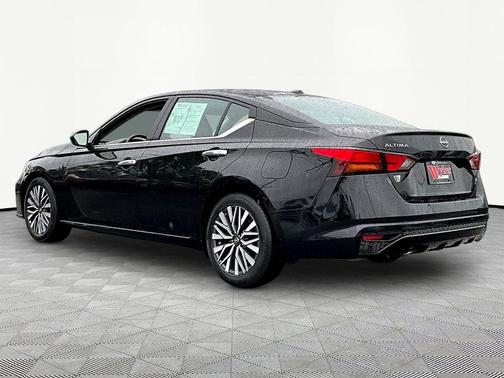Super Black 2025 Nissan Altima SV FWD