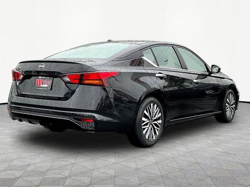 Super Black 2025 Nissan Altima SV FWD