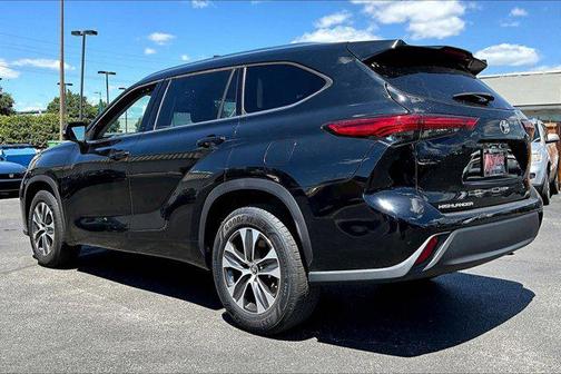 Midnight Black Metallic 2020 Toyota Highlander XLE