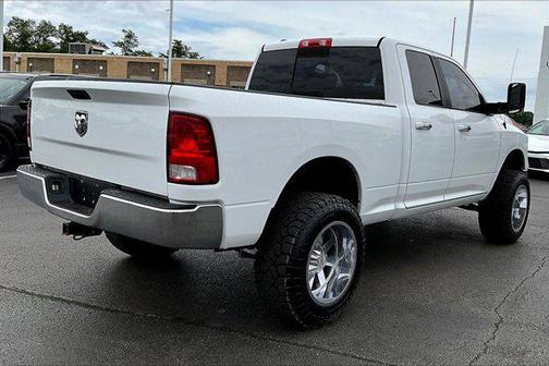 Bright White Clearcoat 2017 RAM 1500 SLT