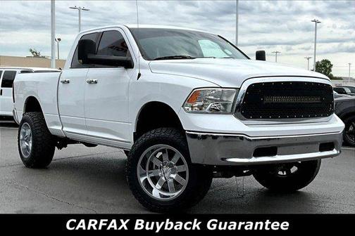 Bright White Clearcoat 2017 RAM 1500 SLT