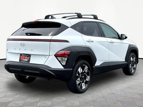 Atlas White 2025 Hyundai KONA SEL