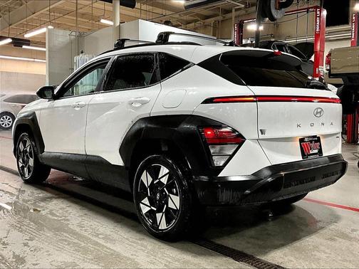 Atlas White 2025 Hyundai KONA SEL