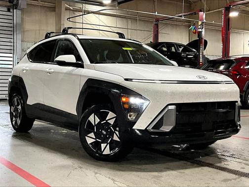 Atlas White 2025 Hyundai KONA SEL
