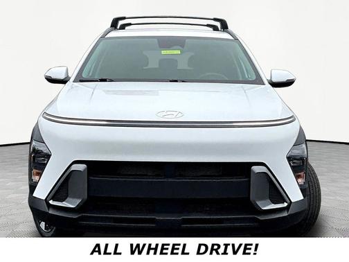 Atlas White 2025 Hyundai KONA SEL