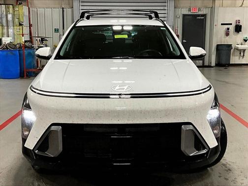 Atlas White 2025 Hyundai KONA SEL