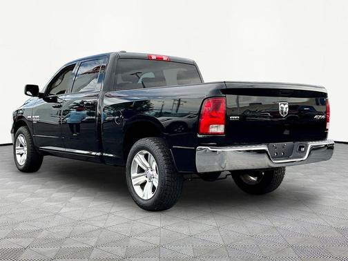 Diamond Black Crystal Pearlcoat 2021 RAM 1500 Classic SLT