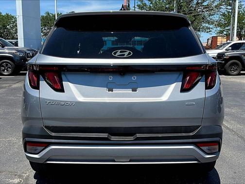 Shimmering Silver 2025 Hyundai TUCSON SEL