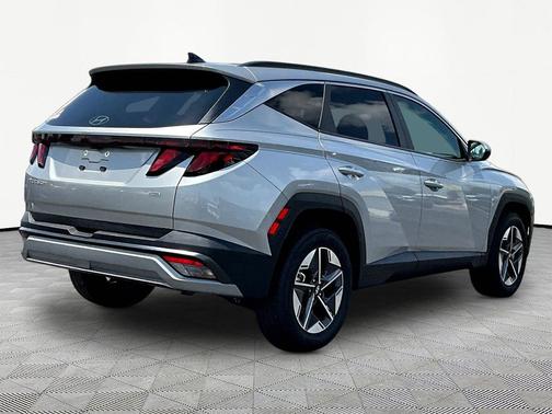 Shimmering Silver 2025 Hyundai TUCSON SEL