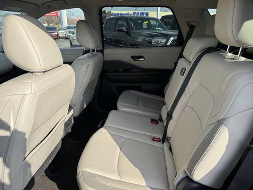 2023 Nissan Pathfinder SL 4WD