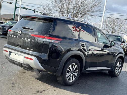 2023 Nissan Pathfinder SL 4WD