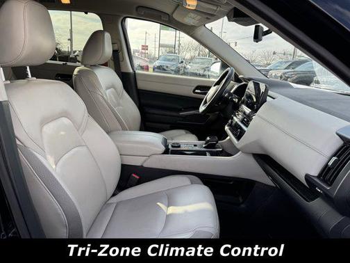 2023 Nissan Pathfinder SL 4WD