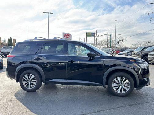 2023 Nissan Pathfinder SL 4WD