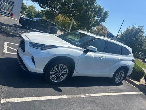 Wind Chill Pearl 2025 Toyota Highlander Hybrid Platinum