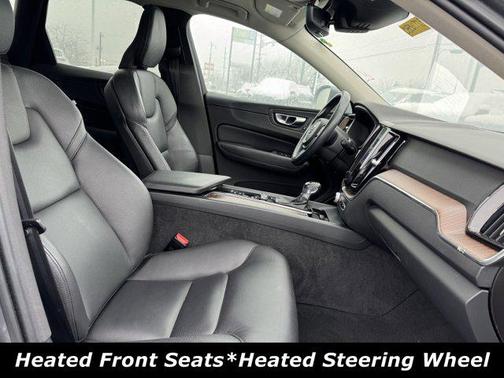 2021 Volvo XC60 T6 Momentum