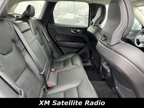 2021 Volvo XC60 T6 Momentum