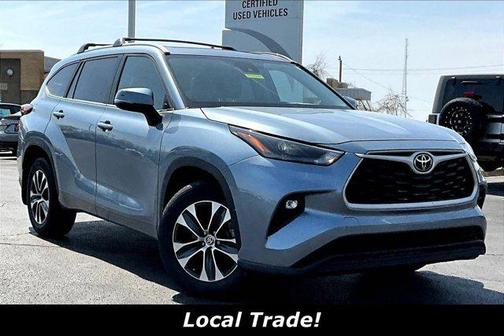 Moon Dust 2023 Toyota Highlander XLE