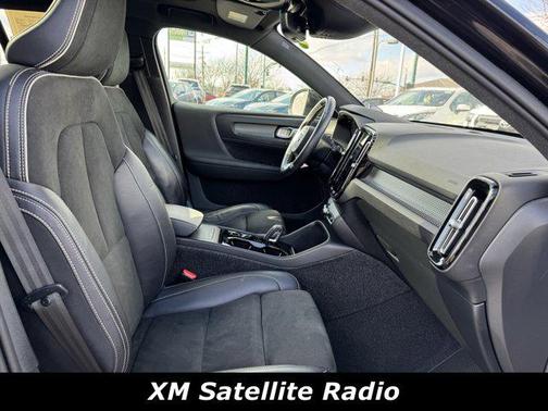 2021 Volvo XC40 T5 R-Design