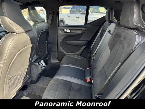 2021 Volvo XC40 T5 R-Design