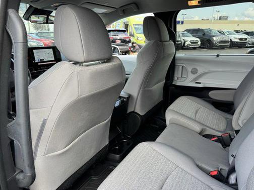 2025 Toyota Sienna LE