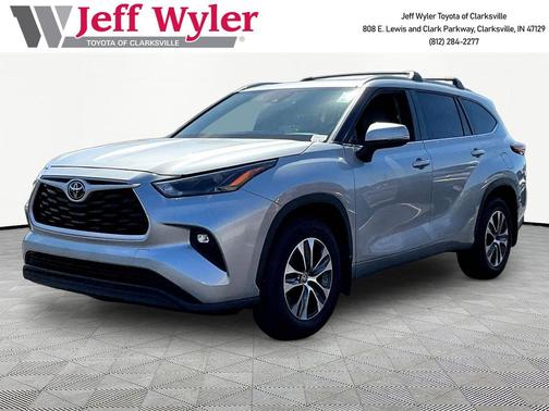 Celestial Silver Metallic 2024 Toyota Highlander XLE
