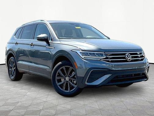 Platinum Gray Metallic 2022 Volkswagen Tiguan 2.0T SE