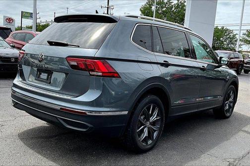 Platinum Gray Metallic 2022 Volkswagen Tiguan 2.0T SE
