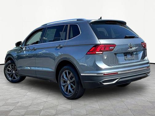 Platinum Gray Metallic 2022 Volkswagen Tiguan 2.0T SE