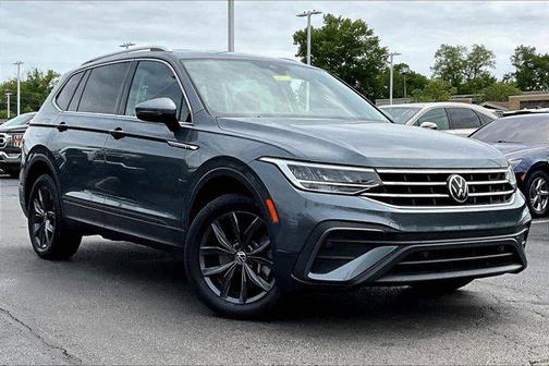 Platinum Gray Metallic 2022 Volkswagen Tiguan 2.0T SE